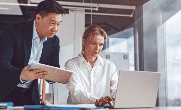 Translators providing Affidavit translation to meet immigration requirements, ensuring compliance with federal standards.