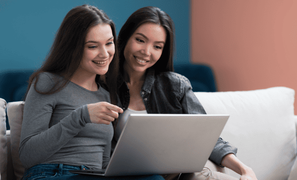 A translators provides cosmetics translation services to beauty brands for global reach and accurate cultural adaptation.