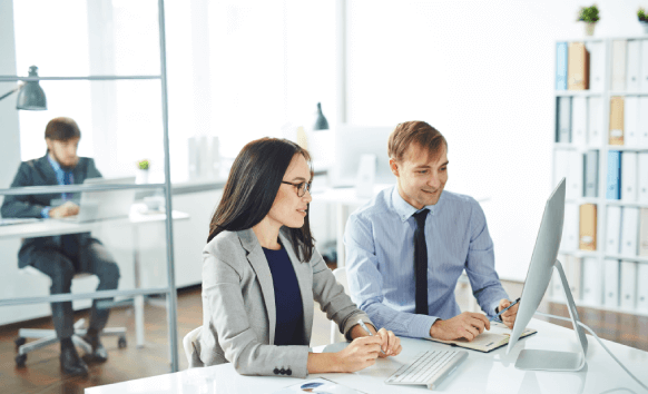 Professional analyzing data, representing expert business translation services for clear and precise communication. Professional analyzing data, representing expert business translation services for clear and precise communication.