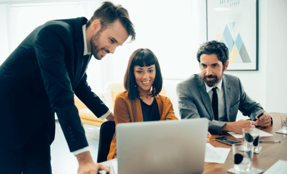 Professionals focused on a laptop, highlighting business proposal translation services for impactful and clear communication. Professionals focused on a laptop, highlighting business proposal translation services for impactful and clear communication.