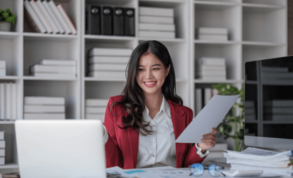 Certified translator ensures Background check translations with official validation, guaranteeing acceptance for compliance.