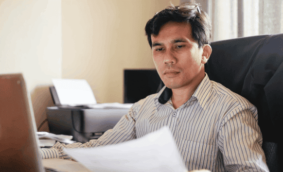 A customer benefits from certified hindi translation services by receiving accurate documents translated within 24 hours.