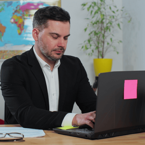 A translator ensuring corporate translation services reduce miscommunication and improve international business efficiency. A translator ensuring corporate translation services reduce miscommunication and improve international business efficiency.