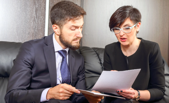 A procurement team compares bilingual supplier clauses, using Agreement Translation Services for cross-border deals.