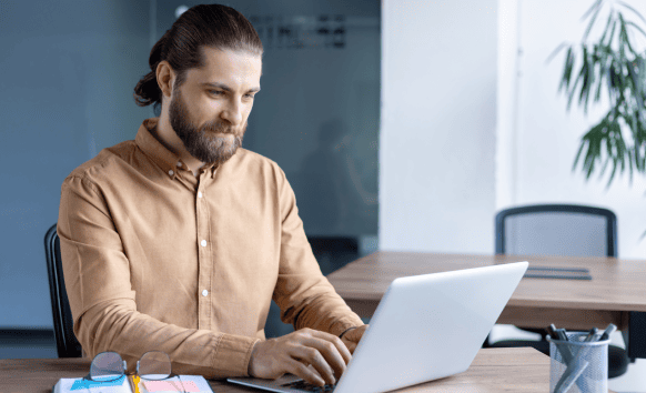 Customer using digital training content using Tagalog translation services to enhance learner engagement.