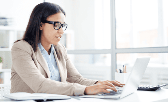 A professional works on a laptop, highlighting transparent and fixed-rate pricing for urgent translation services.