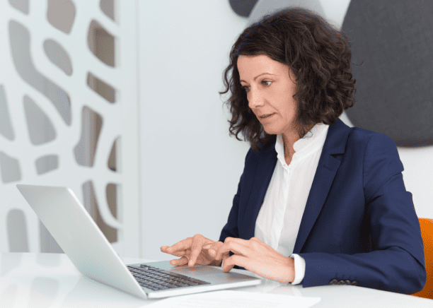 Translator working on IT hardware device specifications to ensure global compliance and safety through accurate translation. Translator working on IT hardware device specifications to ensure global compliance and safety through accurate translation.