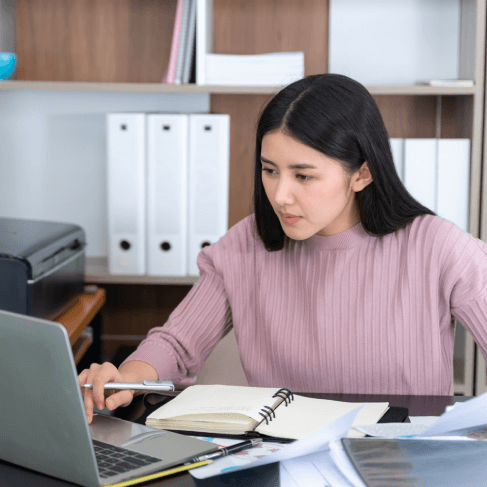 Translator formats japanese book layout using japanese translation services for literary presentation.