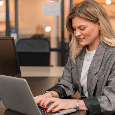 Customer benefiting from Kansas City's marketing translation services for international campaigns. Customer benefiting from Kansas City's marketing translation services for international campaigns.