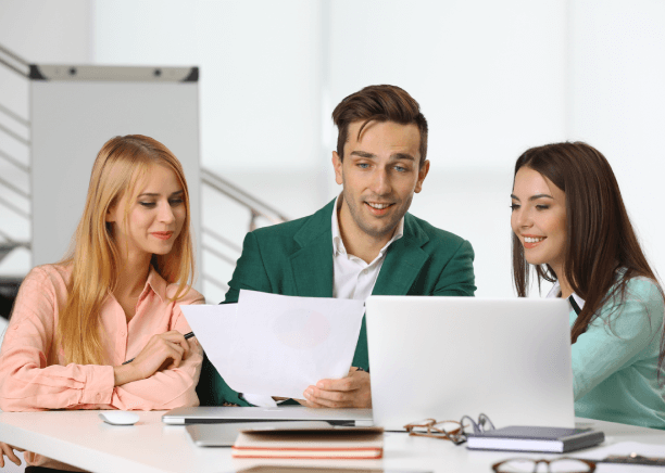 Customers using multilingual notarized translation services for all sectors, ensuring precision across languages.