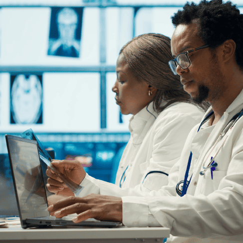 Medical professionals using Oakland translation services to ensure clear communication with diverse patients.