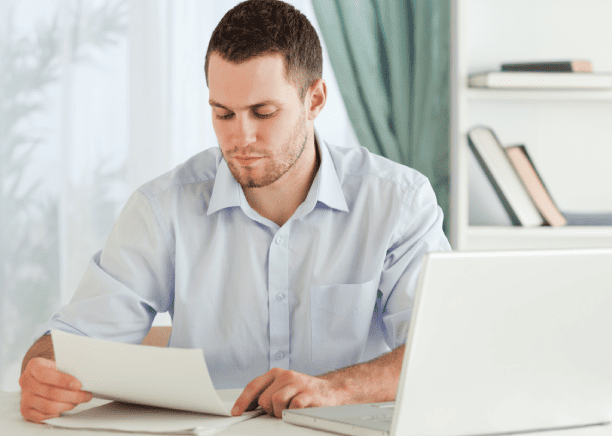 Translator providing online certified translation services accepted by USCIS and universities, ensuring official compliance.