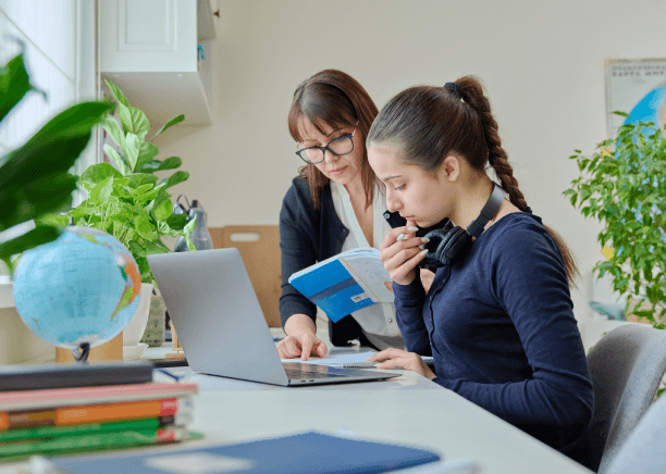 A translators assists students with high school transcript translate services, ensuring academic success for families globally.