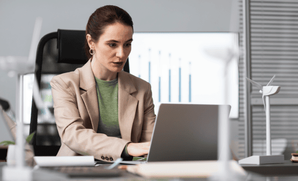 An expert translator at a trusted Cincinnati translation agency ensures clear communication for clients’ multilingual needs.