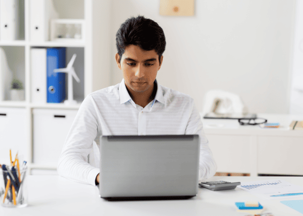 Customer using Urdu Translation Services across global languages including English, Hindi and Mandarin.