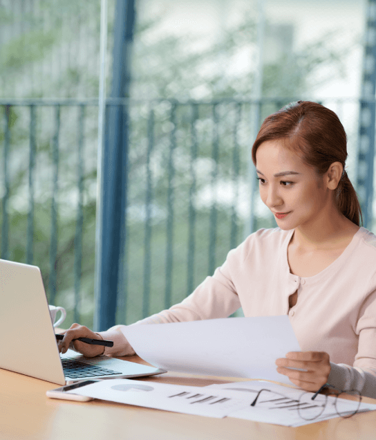 Translator providing USCIS immigration translation in Minneapolis, ensuring documents like birth certificates are translated.