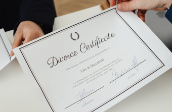 A divorce certificate to be translated at our agency.